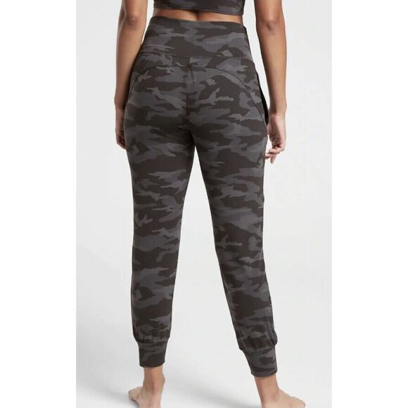 Athleta Salutation Cruise Camo Print Jogger Black/Gray XS - Picture 2 of 12